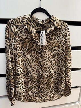 L'AGENCE Leopard Print Button-Up Blouse in Beige, Brown, Black